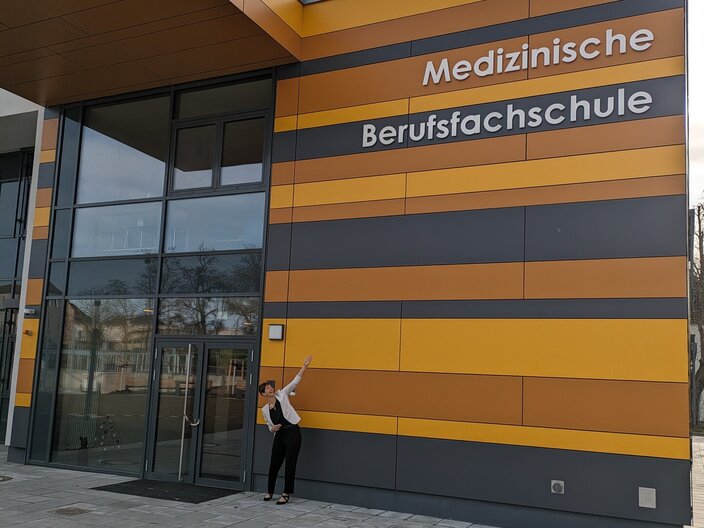 Eingang der medizinischen Berufsfachschule 